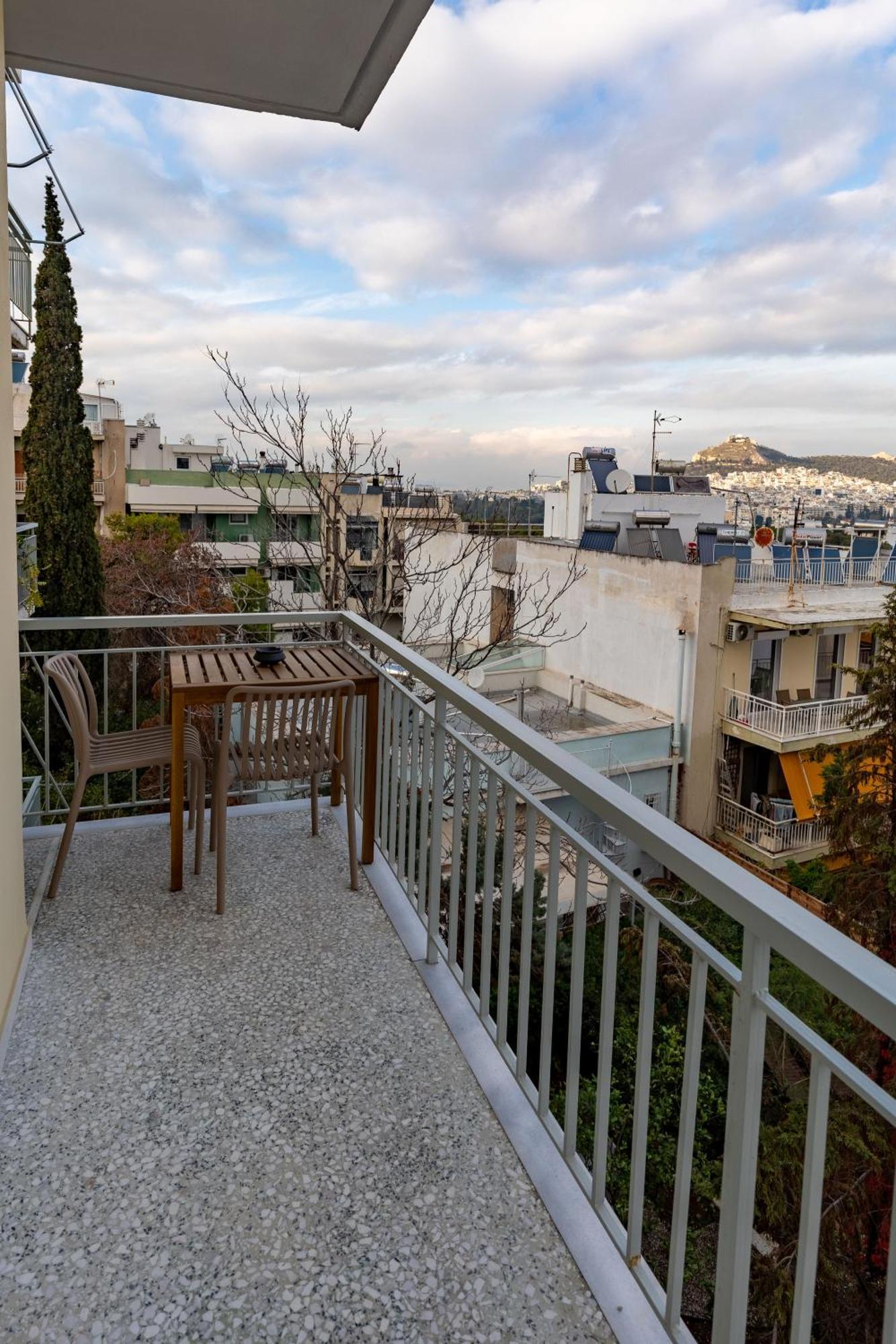 Pangrati Gem Views To Lycabettus Apartment